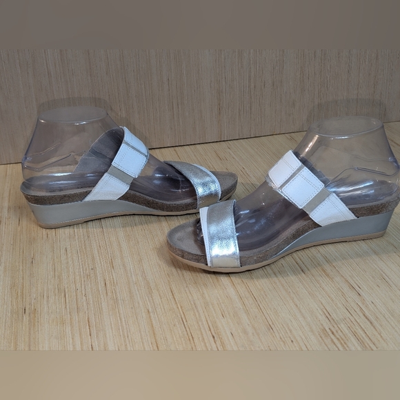 Noat Women's Wedge Sandals White  & Silver Kitten Heel Size 39 - Picture 7 of 12